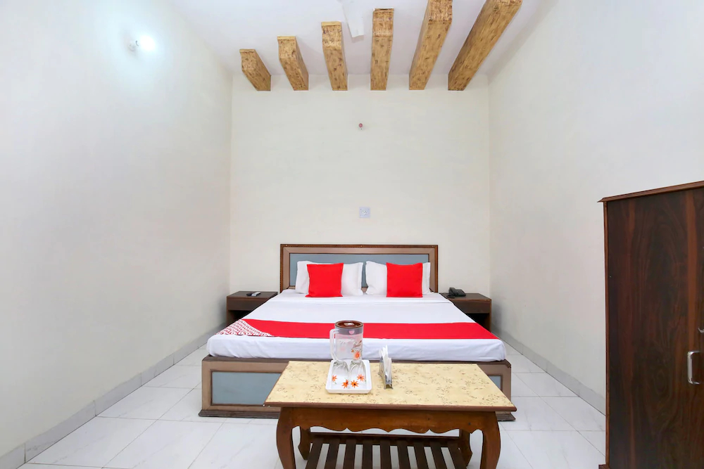 Hotel Dream Palace 45 by OYO Rooms