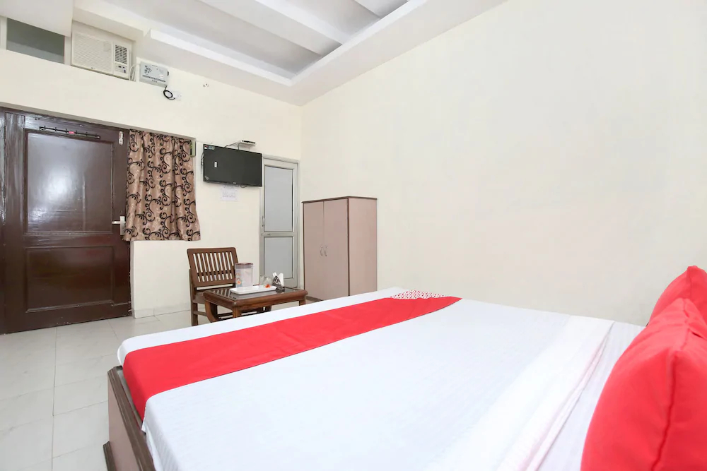 Hotel Dream Palace 45 by OYO Rooms