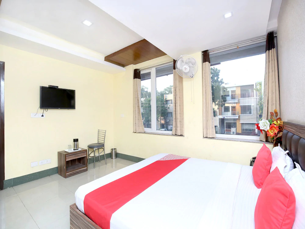 Hotel Ess Pee Grand