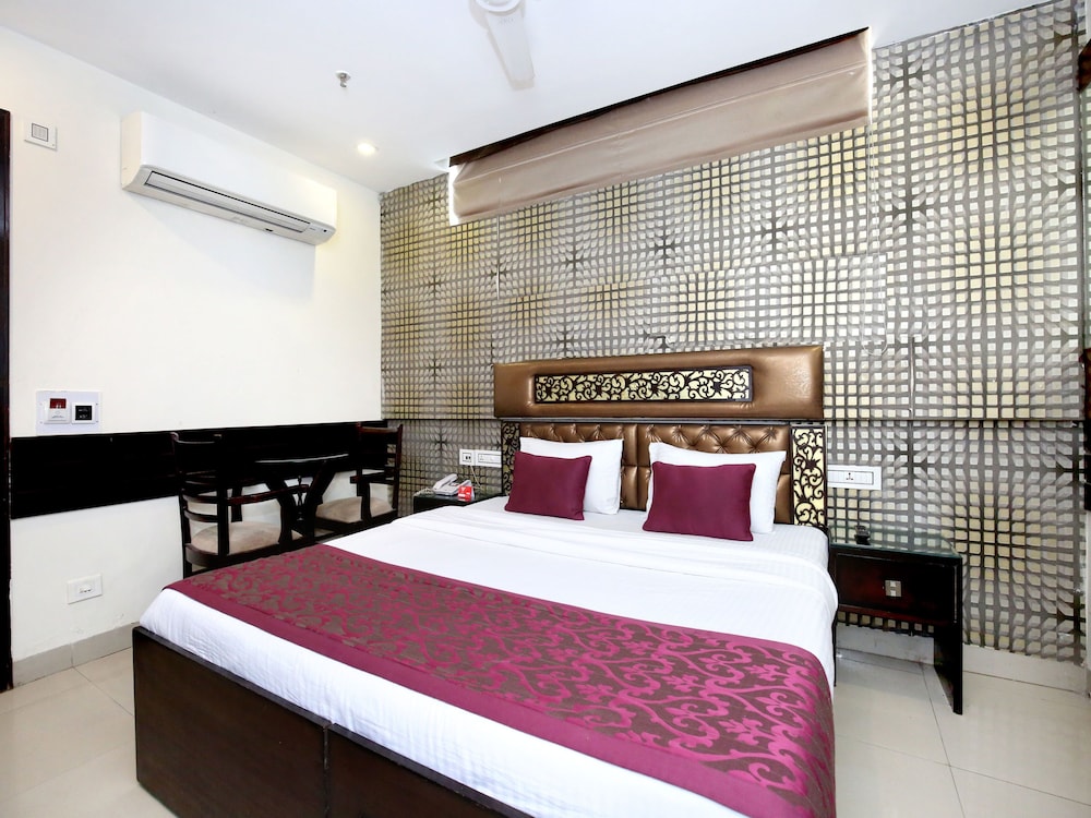Hotel JH E18HTEEN