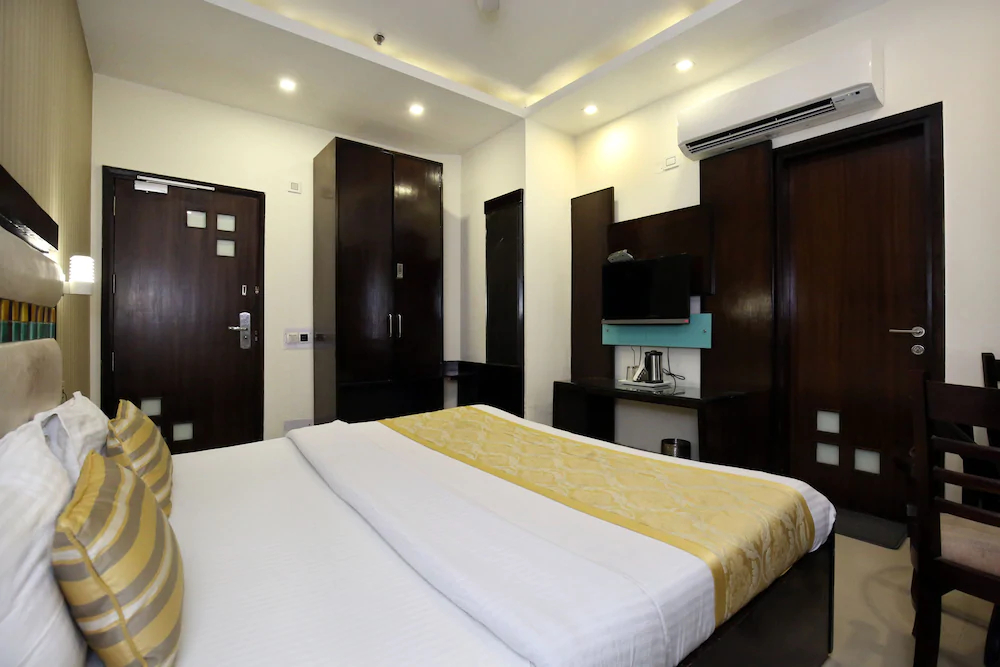 Hotel JH E18HTEEN