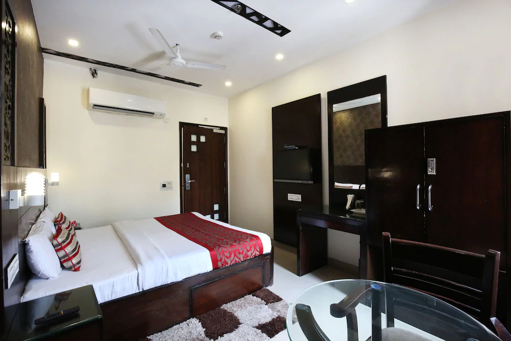 Hotel JH E18HTEEN