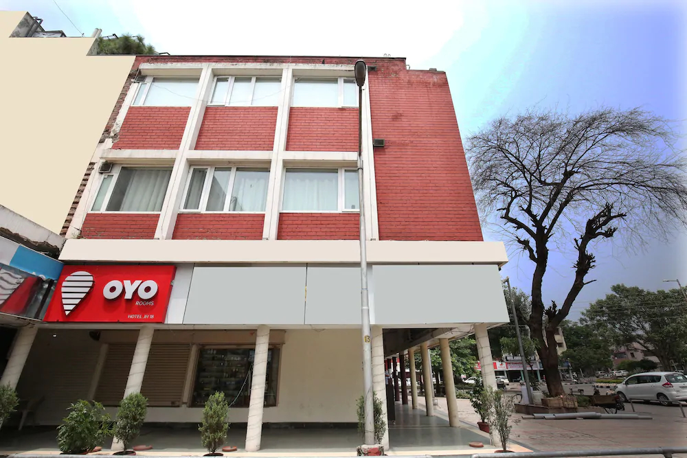 Hotel JH E18HTEEN