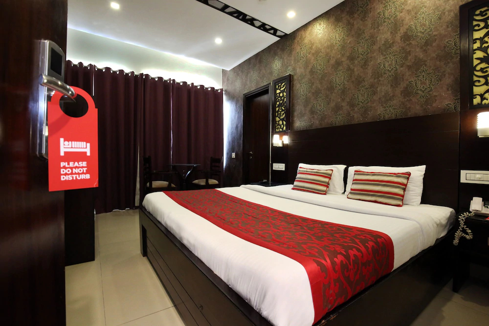 Hotel JH E18HTEEN