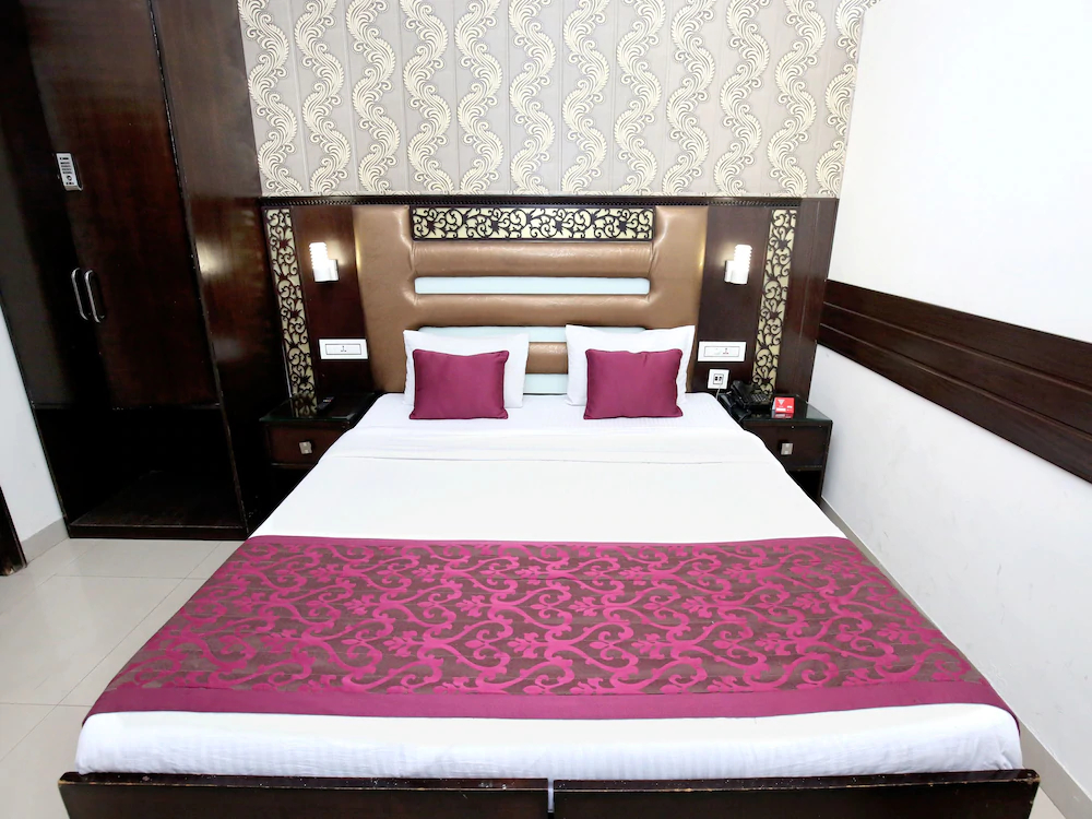Hotel JH E18HTEEN