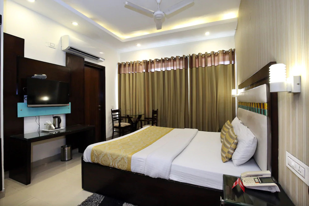 Hotel JH E18HTEEN