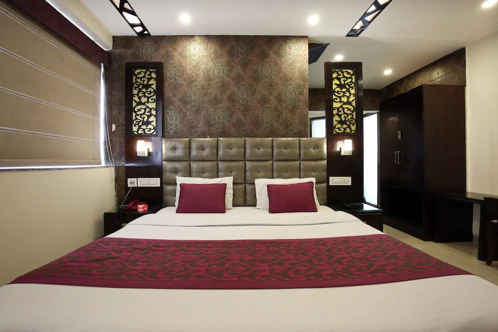 Hotel JH E18HTEEN