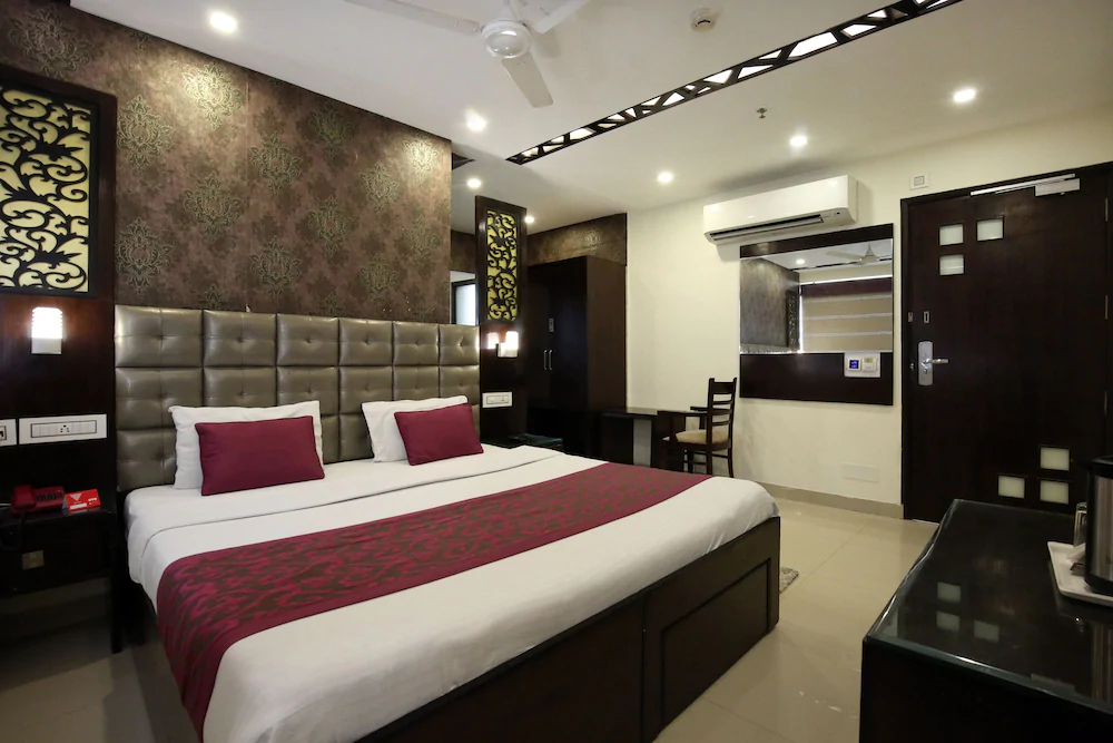 Hotel JH E18HTEEN