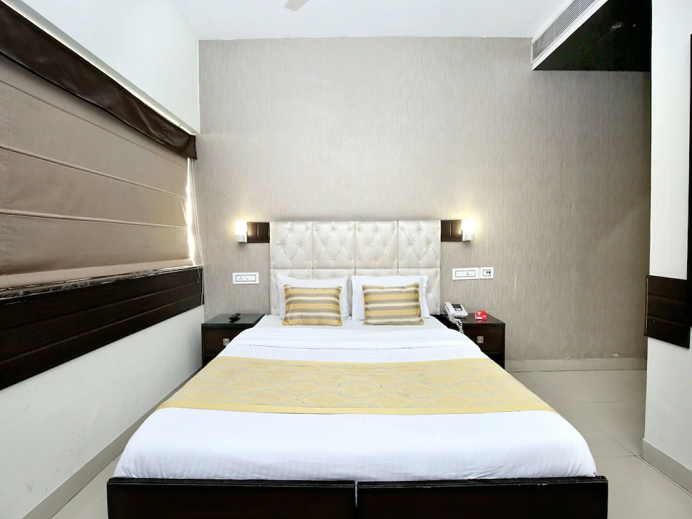 Hotel JH E18HTEEN