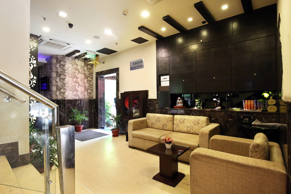Hotel JH E18HTEEN