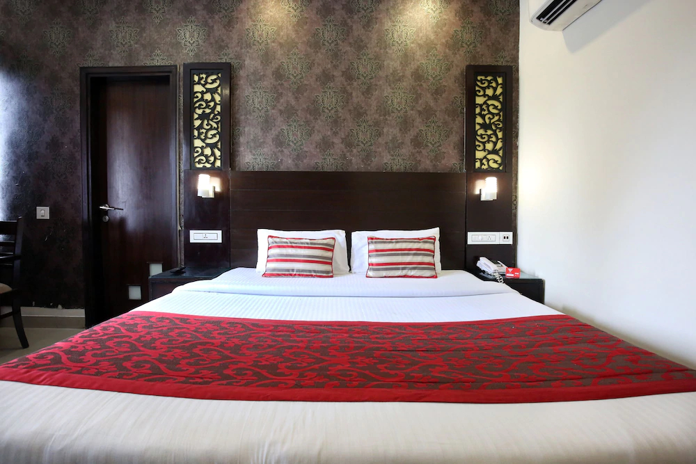 Hotel JH E18HTEEN