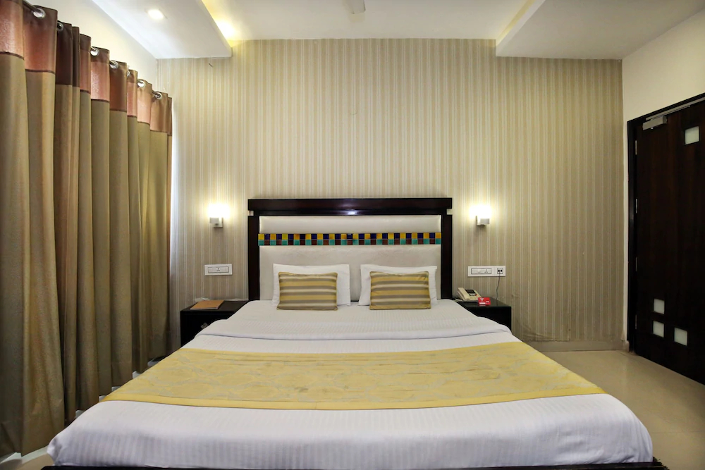 Hotel JH E18HTEEN