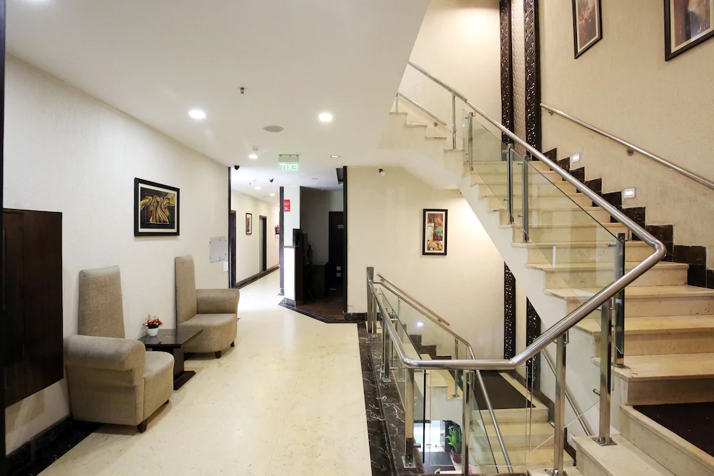 Hotel JH E18HTEEN