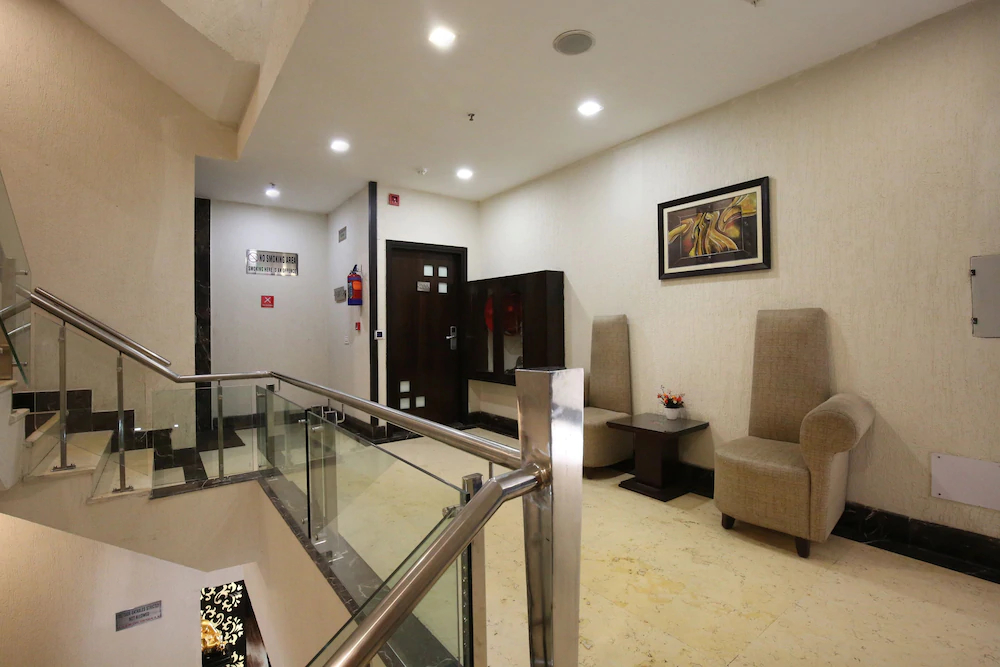 Hotel JH E18HTEEN