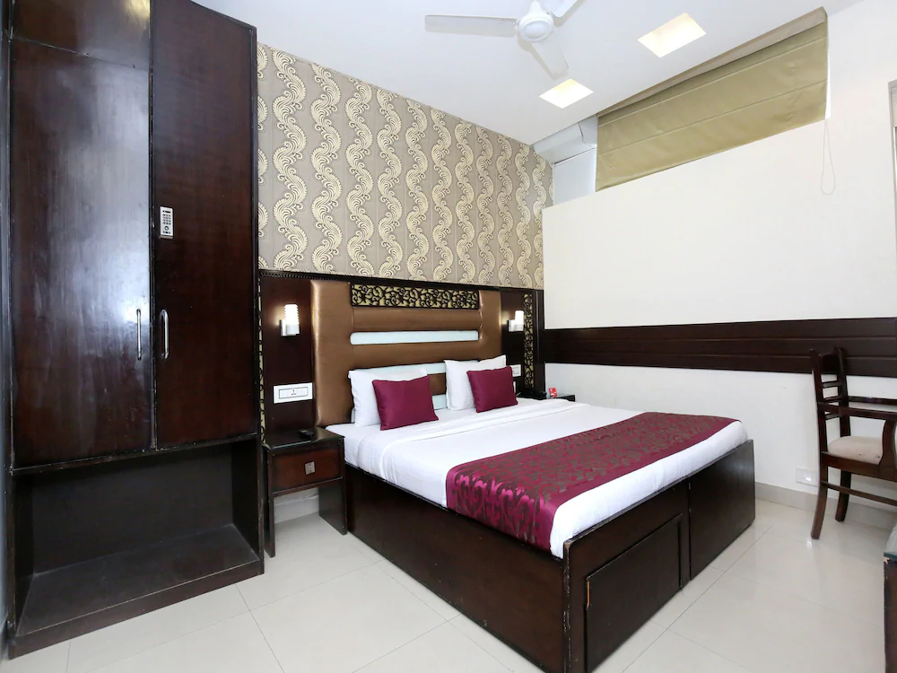 Hotel JH E18HTEEN