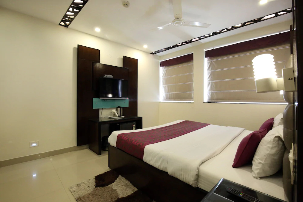 Hotel JH E18HTEEN