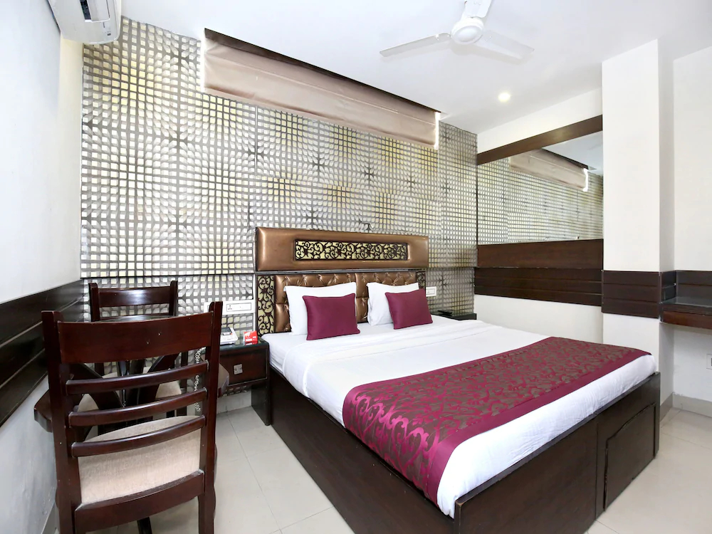 Hotel JH E18HTEEN