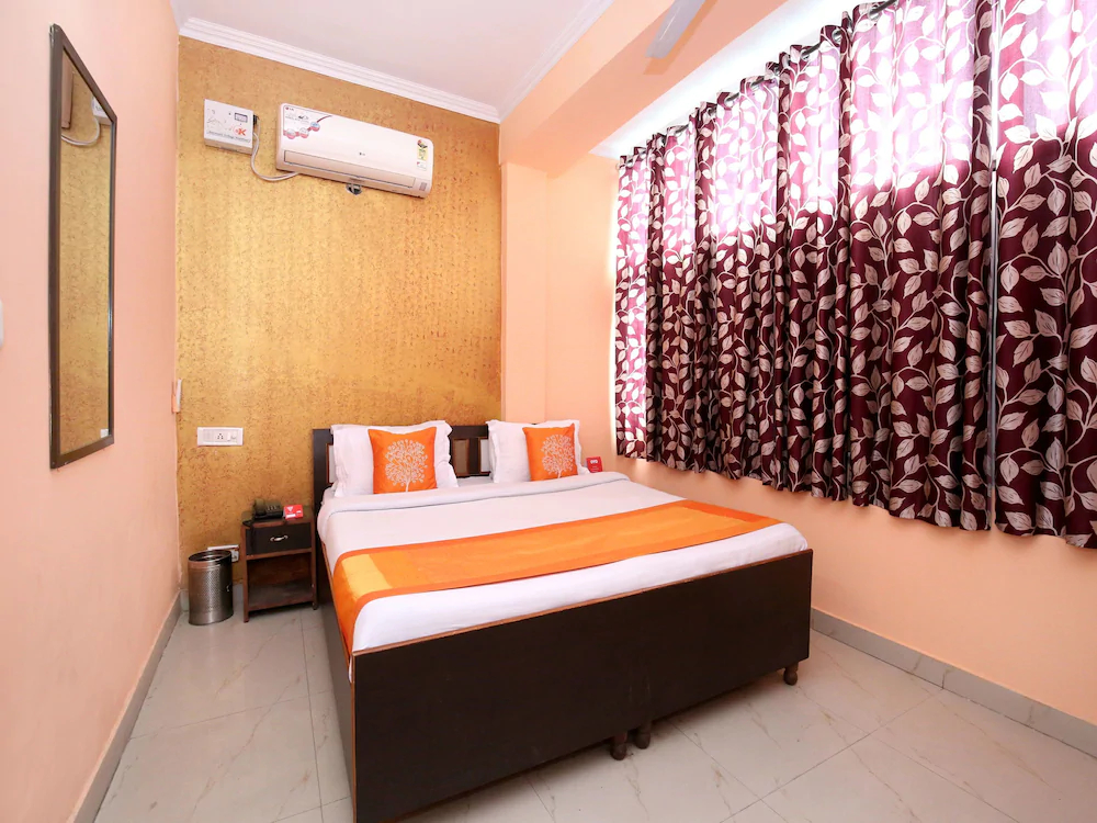 Hotel Paras By OYO Rooms