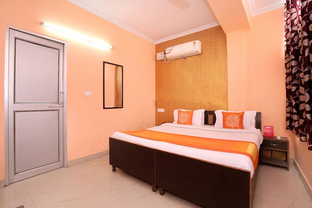 Hotel Paras By OYO Rooms