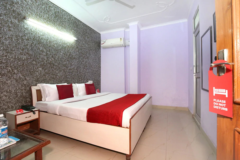 Hotel Paras By OYO Rooms