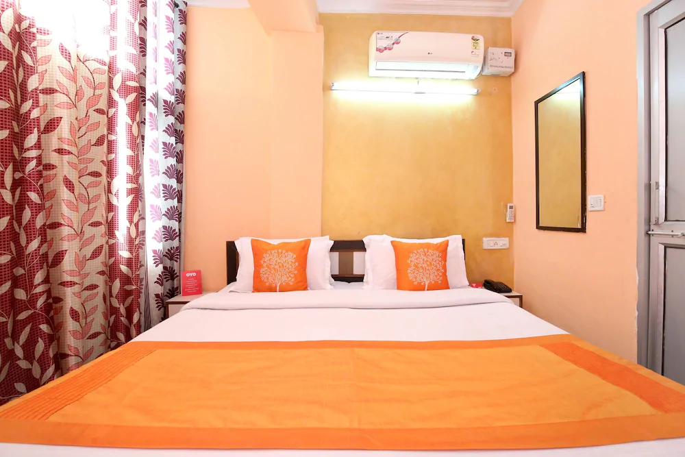 Hotel Paras By OYO Rooms