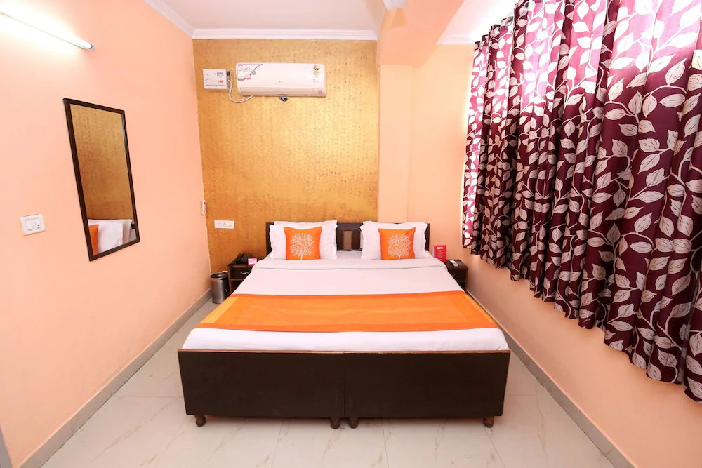 Hotel Paras By OYO Rooms