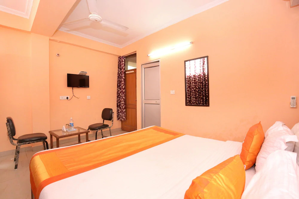 Hotel Paras By OYO Rooms