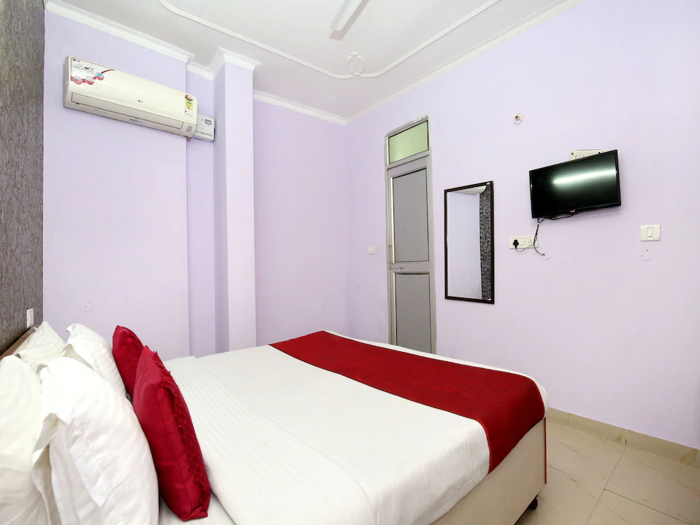 Hotel Paras By OYO Rooms