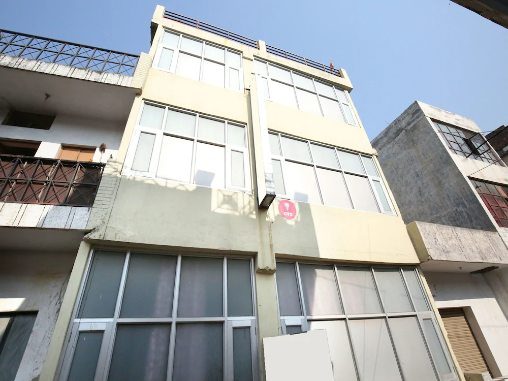 Hotel Paras By OYO Rooms