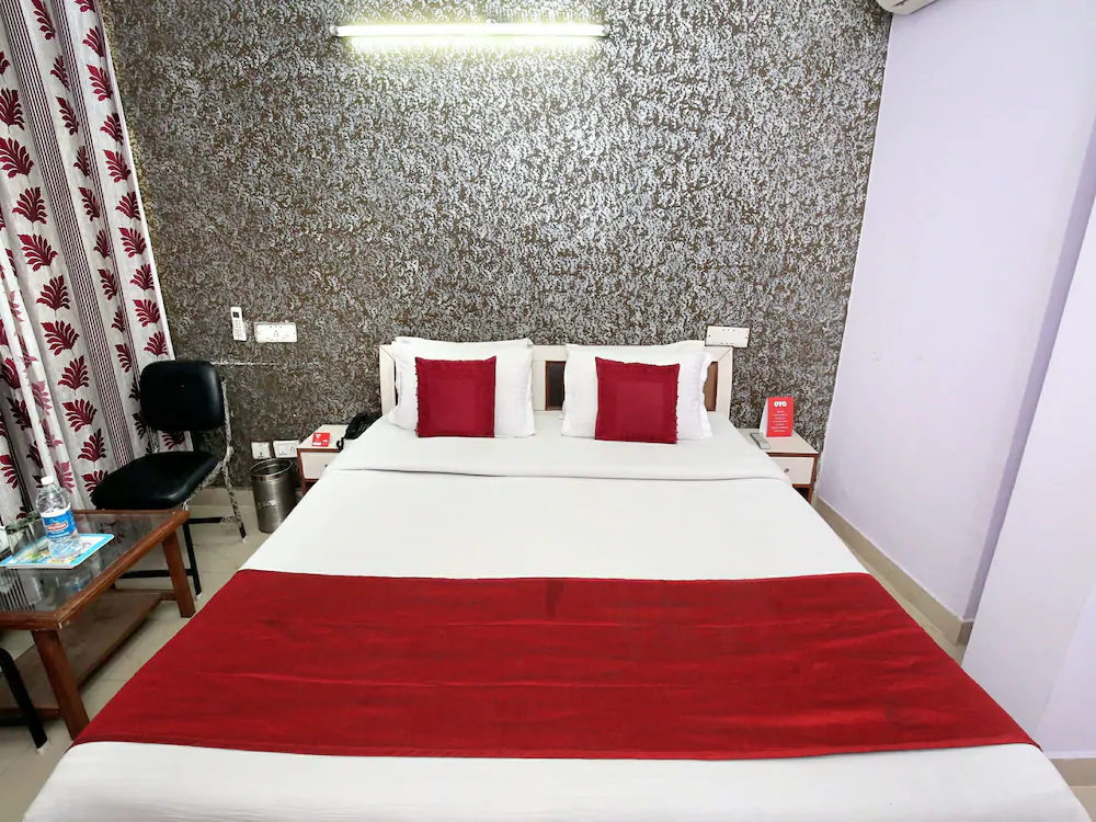 Hotel Paras By OYO Rooms