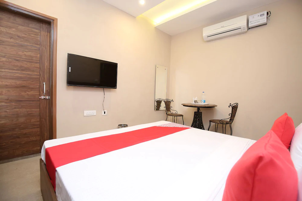 Hotel Platina By OYO Rooms