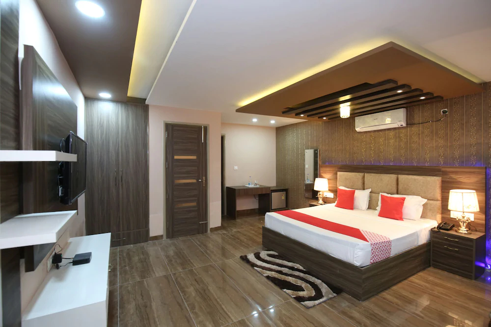 Hotel Platina By OYO Rooms