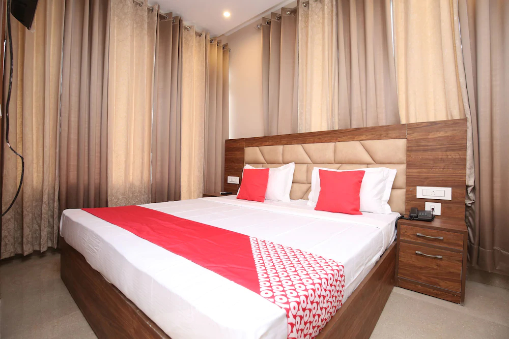 Hotel Platina By OYO Rooms