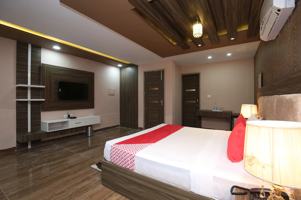 Hotel Platina By OYO Rooms