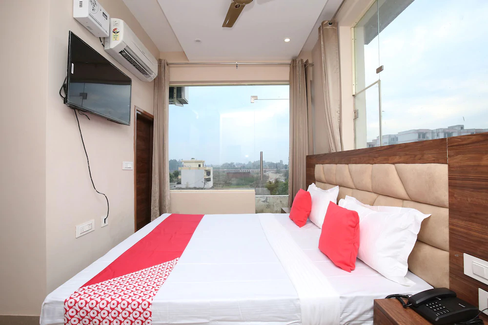 Hotel Platina By OYO Rooms
