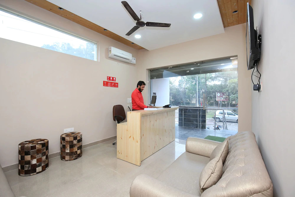 Hotel Platina By OYO Rooms