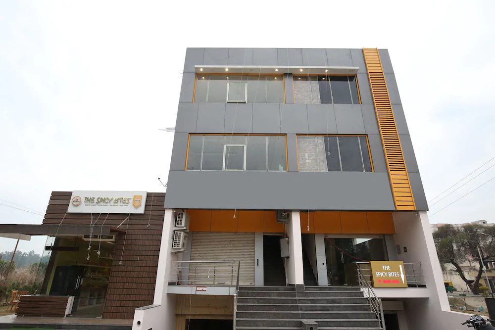 Hotel Platina By OYO Rooms
