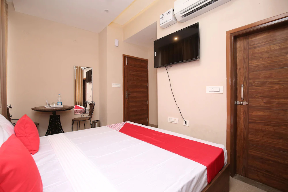 Hotel Platina By OYO Rooms
