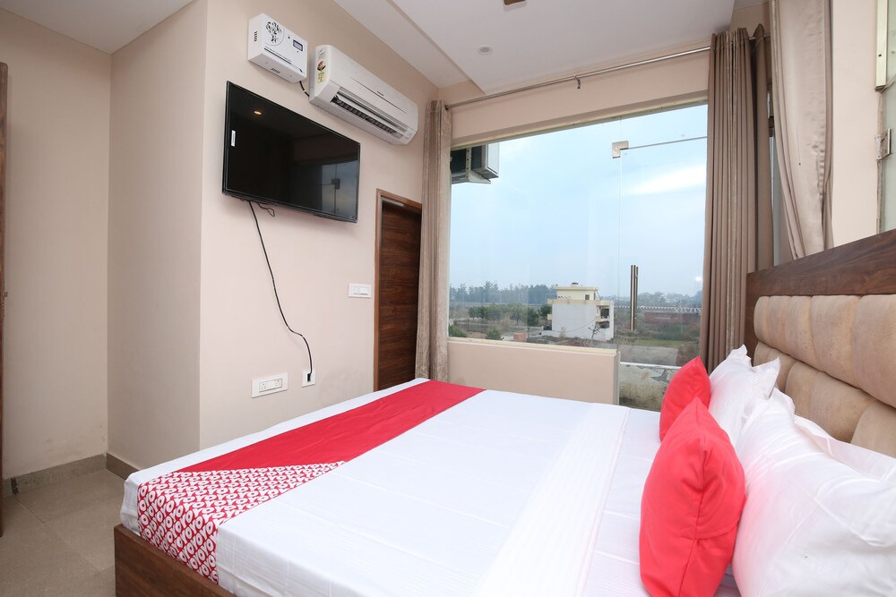 Hotel Platina By OYO Rooms