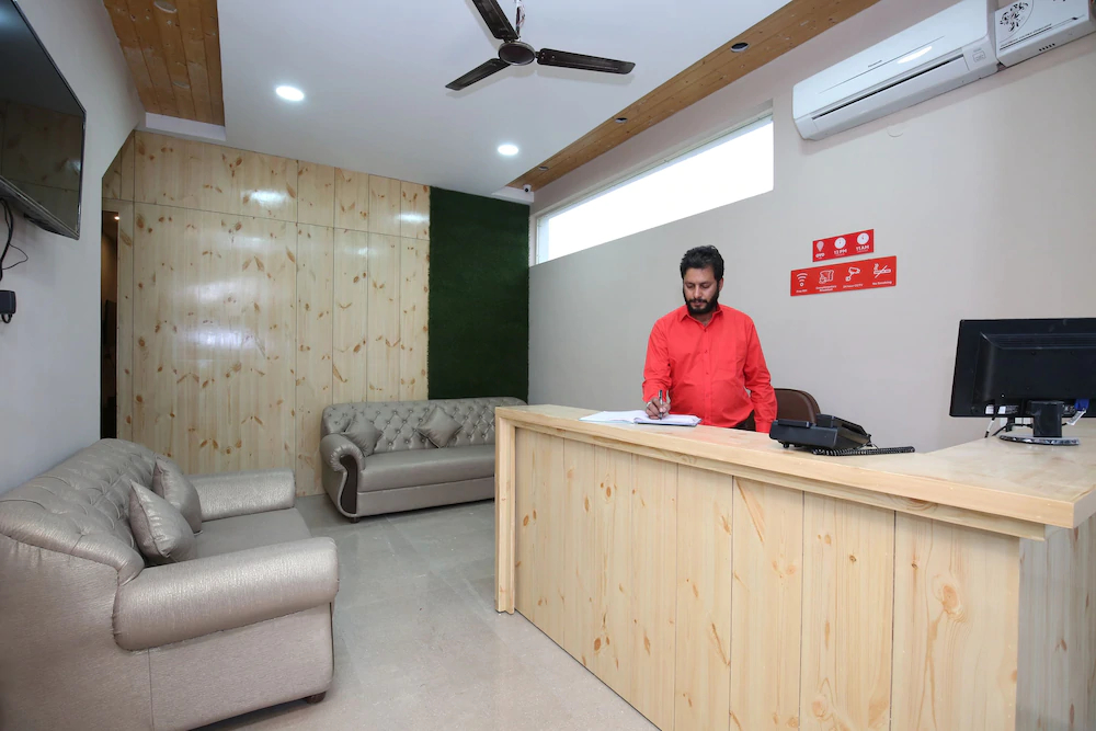 Hotel Platina By OYO Rooms