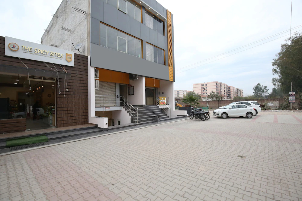 Hotel Platina By OYO Rooms