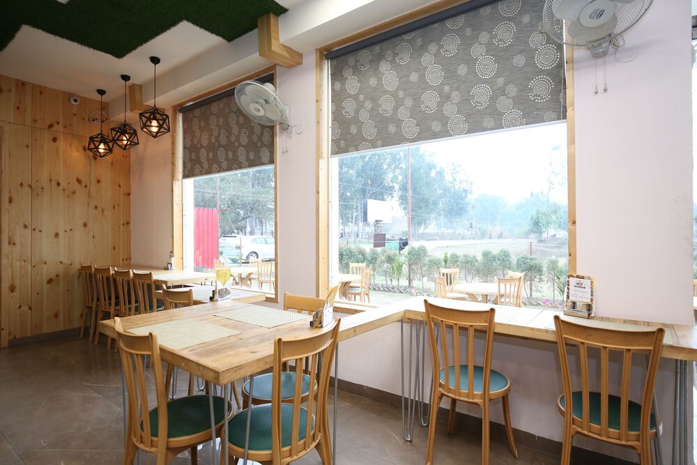 Hotel Platina By OYO Rooms