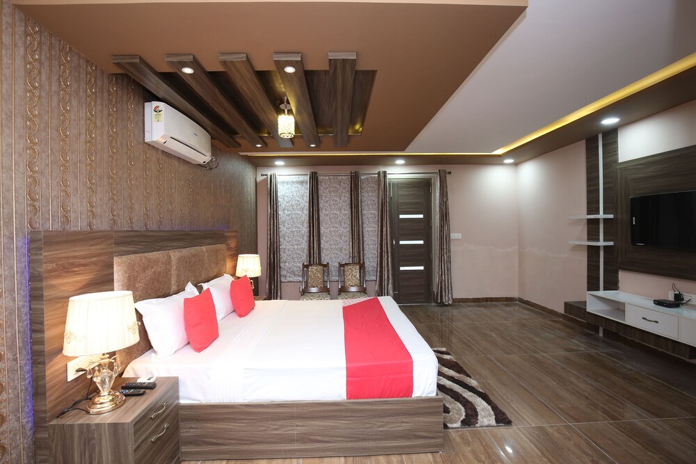 Hotel Platina By OYO Rooms