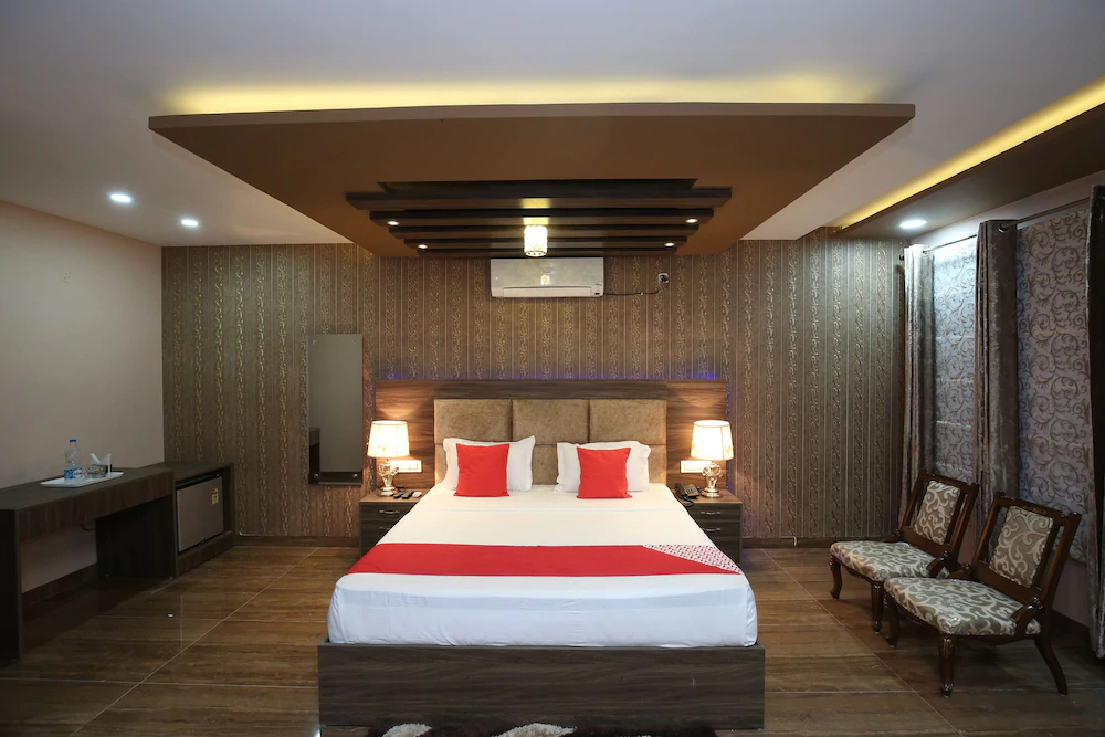 Hotel Platina By OYO Rooms