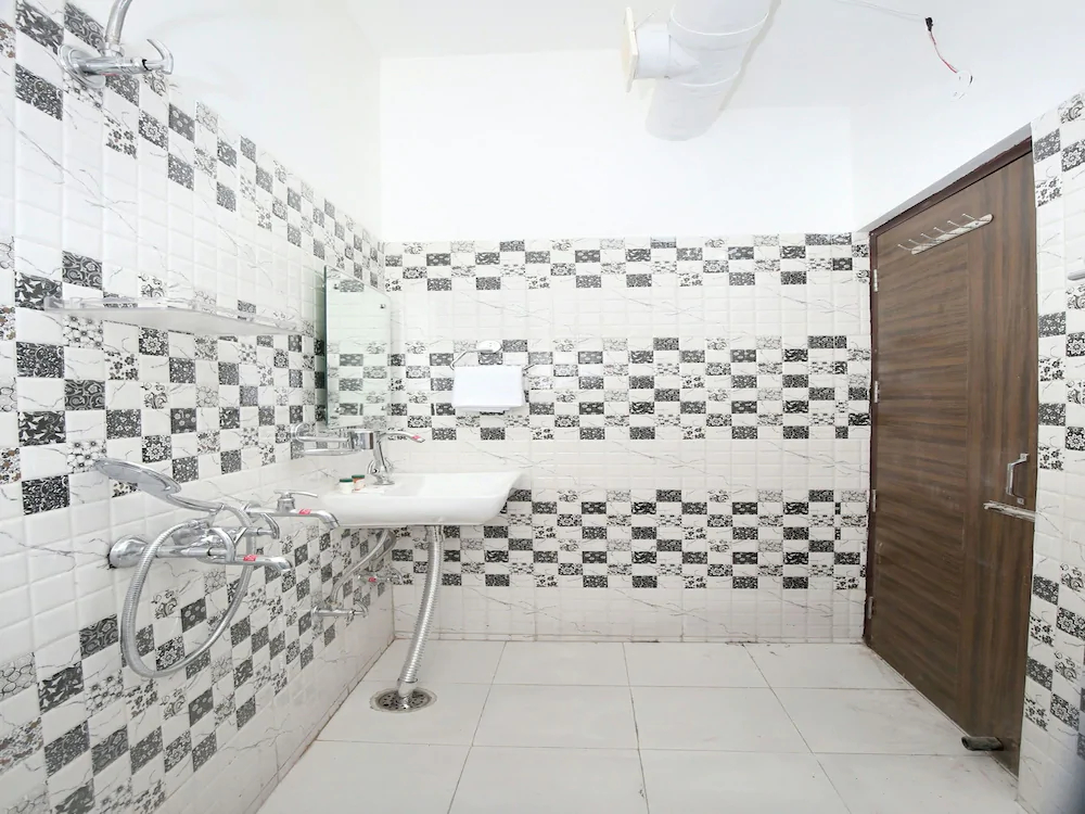 Hotel Riyasat By OYO Rooms