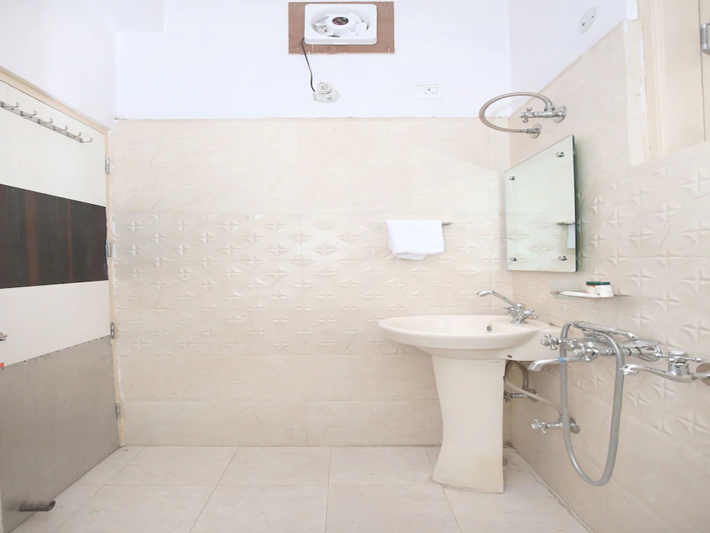 Hotel Riyasat By OYO Rooms