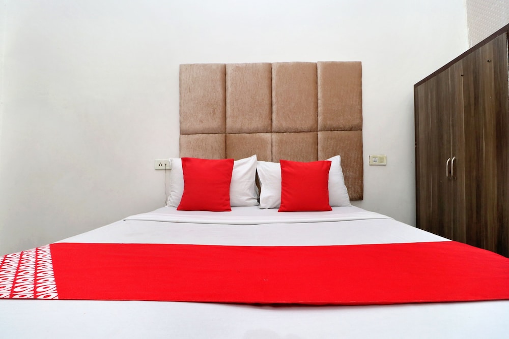 Hotel Rr Villa By OYO Rooms
