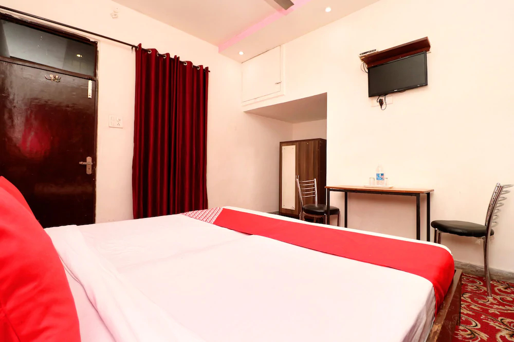 Hotel Rr Villa By OYO Rooms