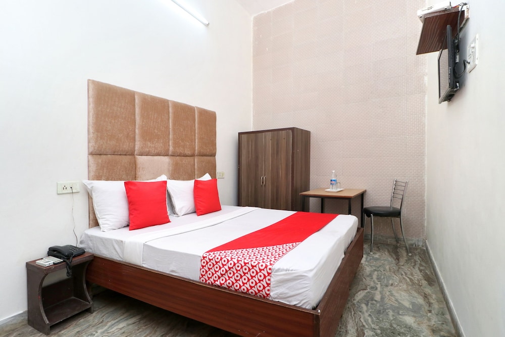 Hotel Rr Villa By OYO Rooms