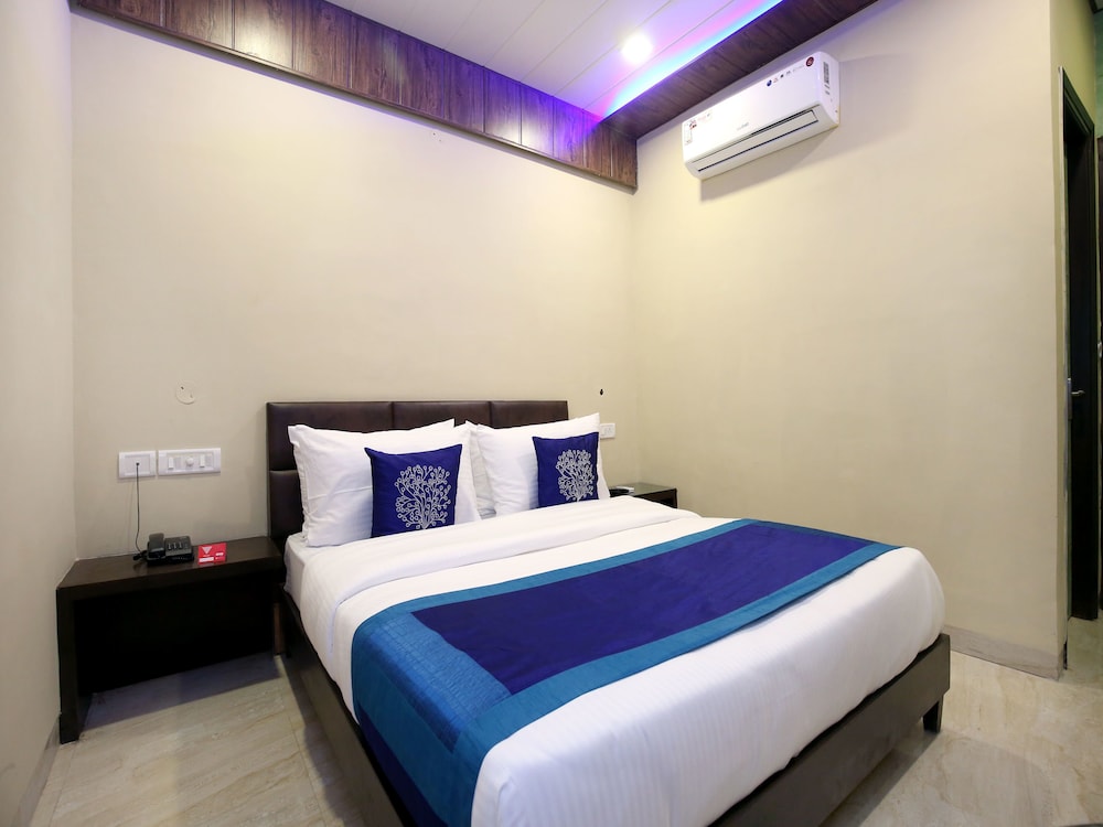 Hotel Seven by OYO Rooms